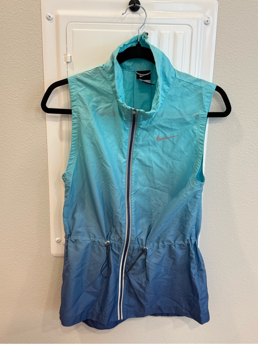 Nike Women's Gradient Blue Sleeveless Windbreaker Running Best